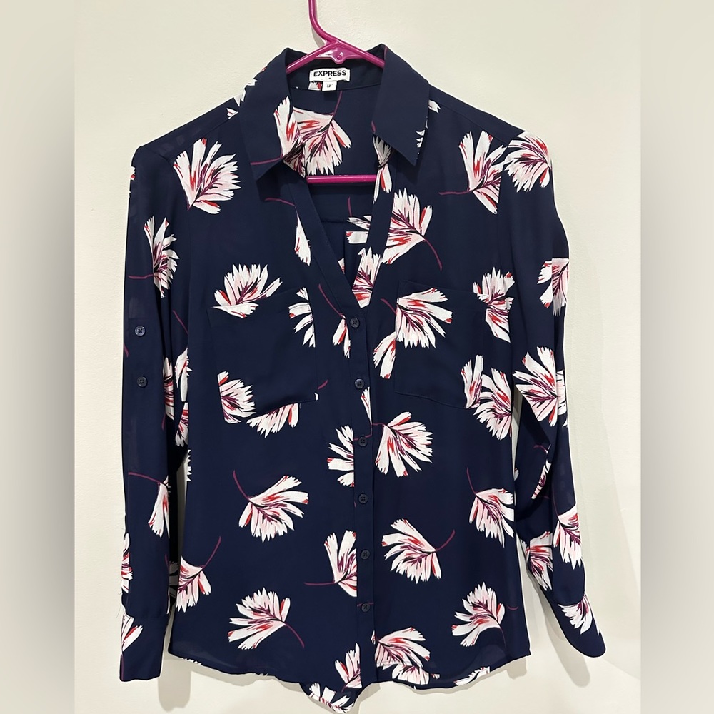 EXPRESS * NWOT * Button Down Blouse XS